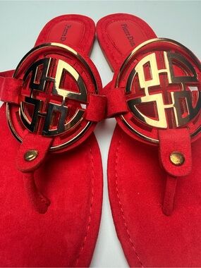 Pierre Dumas Women’s Red Thong Sandals Size 8.5 Gold Medallion Accent NWT